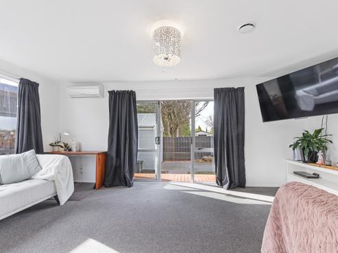 2/11 Farnborough Street, Aranui