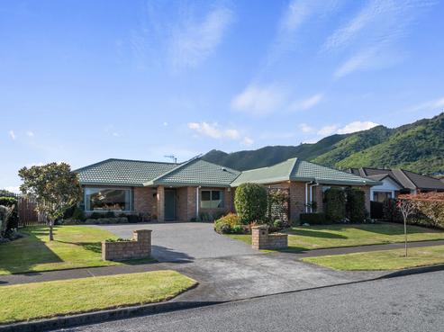 9 Cranbrook Grove, Waikanae