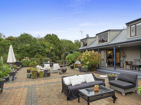 1699 Cust Road, Cust