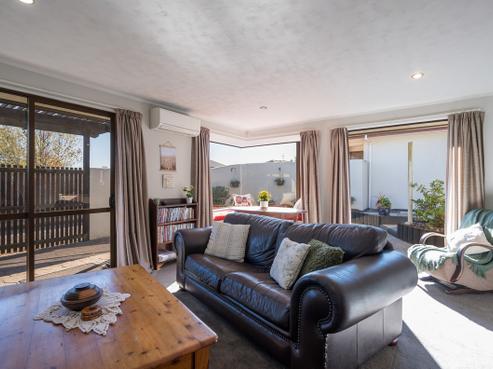 17B Vining Crescent, Stoke