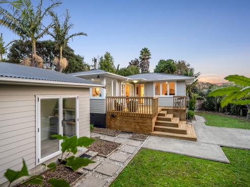 12 Mayburn Road, Te Atatu Peninsula