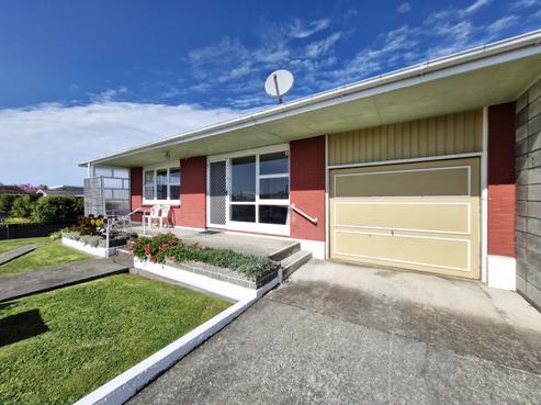 2A Newbourne Crescent, Redwoodtown