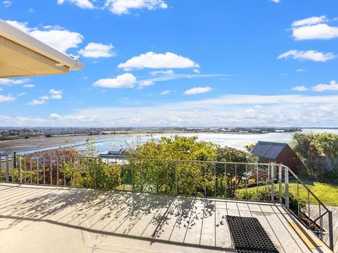 25 Te Awakura Terrace, Mount Pleasant