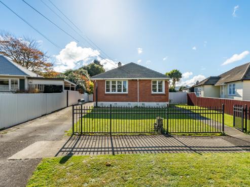 35 Peck Street, Taita