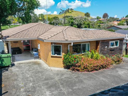 2/11 Church Road, Mangere Bridge