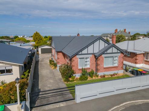 8 Lisava Avenue, Seaview