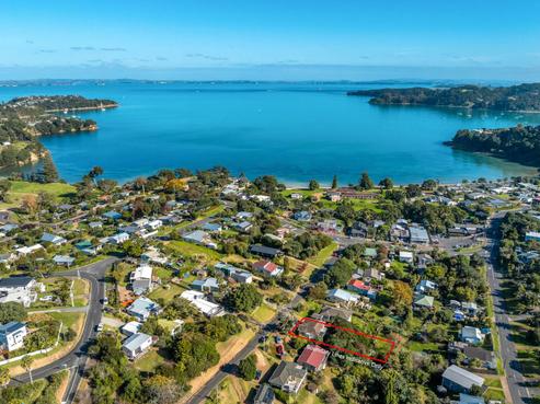 9 Ocean Road, Surfdale