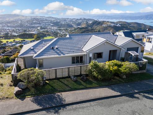 8 Jaunpur Crescent, Broadmeadows
