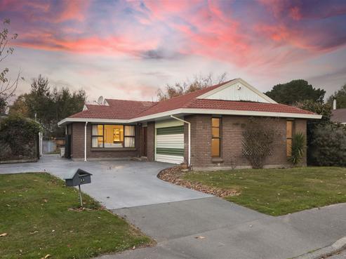 11 Oakley Crescent, Hornby