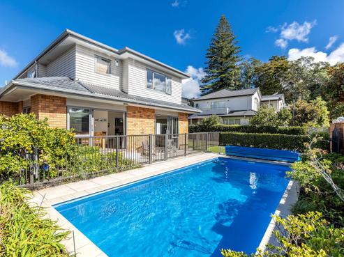 12 Bowling Avenue, Epsom