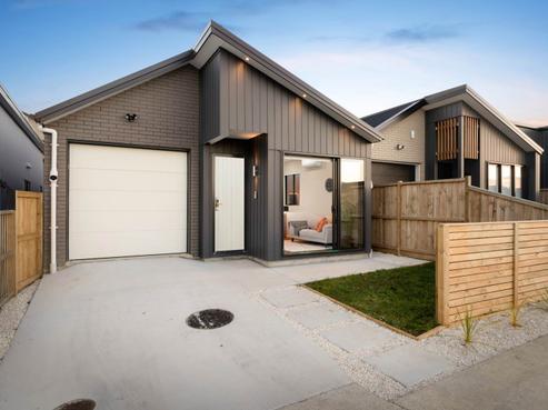 61 Puwha Street, Massey