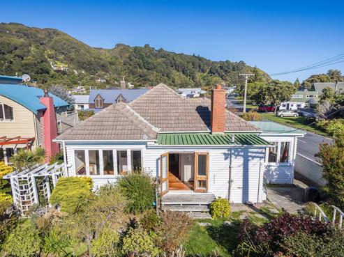 1 Pukatea Street, Eastbourne
