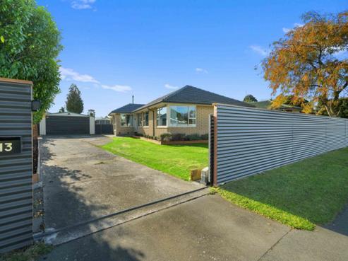 13 Kathleen Crescent, Hornby