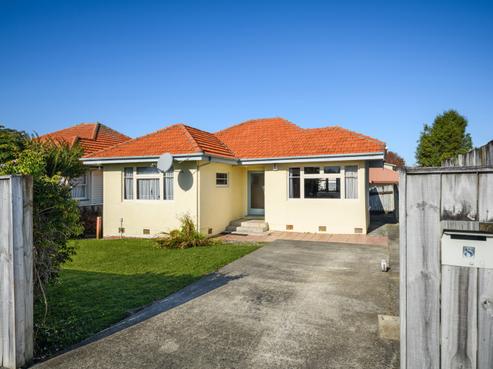 8 Rewa Street, Takaro