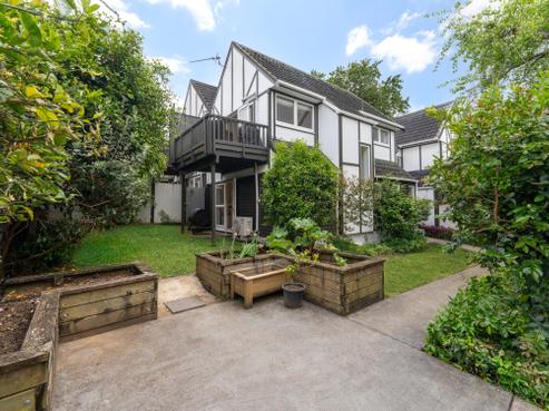 8/23 Cleary Road, Panmure