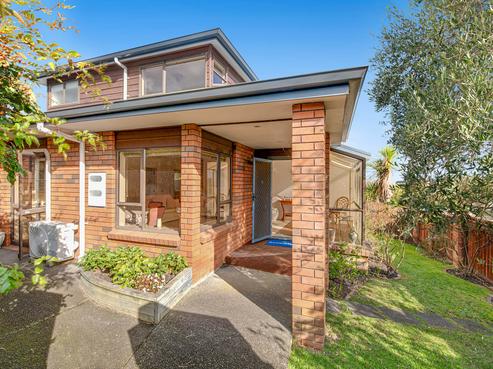 2/32A Howard Road, Northcote