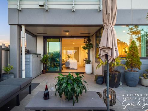 205/8 Waikumete Road, Glen Eden