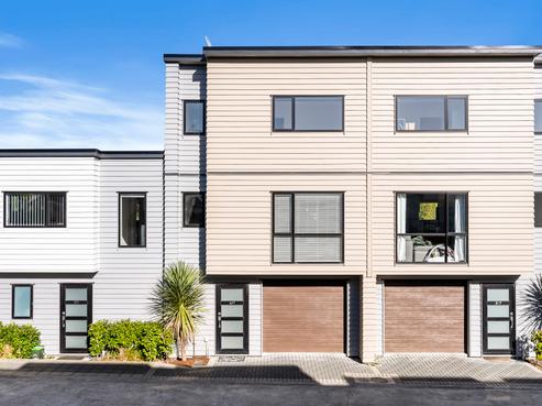 6/7 South Pacific Place, Henderson