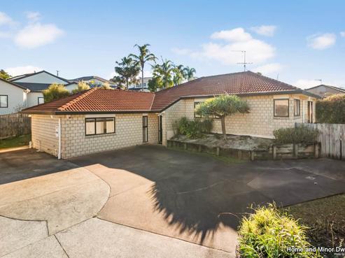54 Ian Sage Avenue, Long Bay