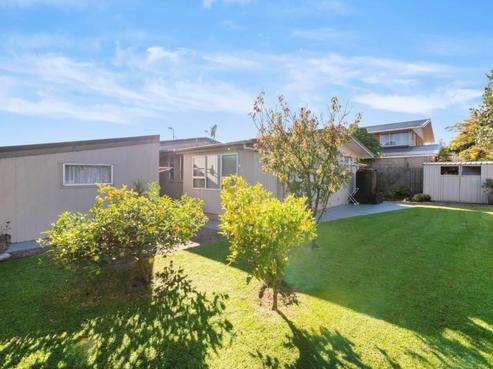 32 Fielding Crescent, Farm Cove