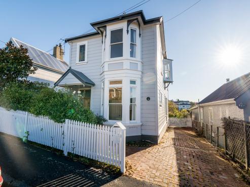 16 Galloway Street, Mornington