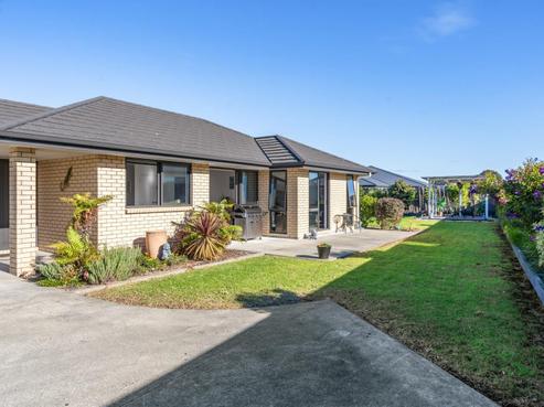 42 Kowi Lakes Drive, One Tree Point