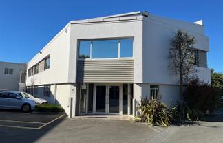 Tower Junction - Convenience and parking