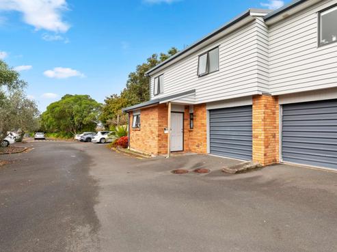 4/36 West Coast Road, Glen Eden