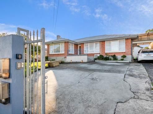 16 Farnborough Crescent, Mangere