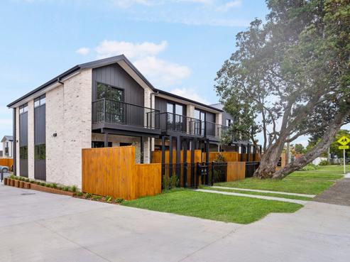 2/137 Tirimoana Road, Te Atatu South