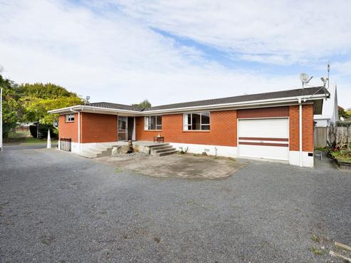 15 Sheridan Crescent, Leamington