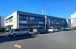 Refurbished Retro Office | 60m2