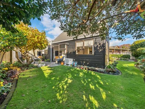 4/5A Bloomfield Terrace, Central Hutt
