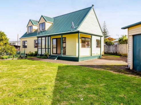 27 Tiverton Crescent, Whalers Gate