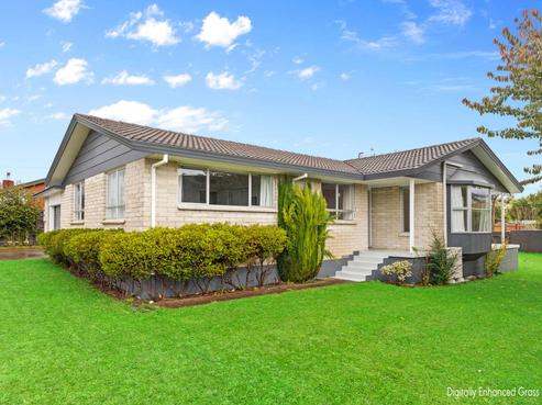 4 Luxor Place, Westbrook