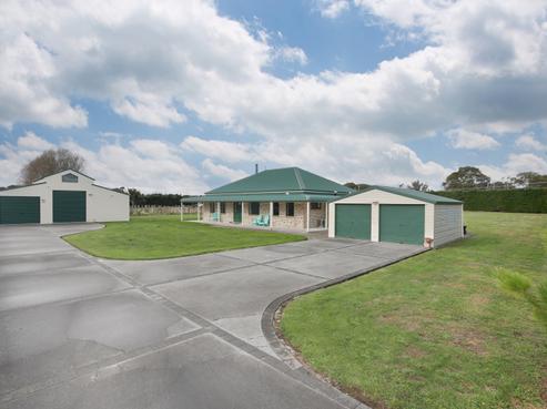 8 Brandon Hall Road, Bulls
