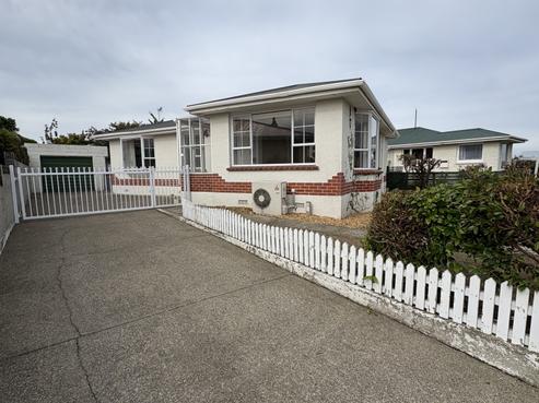 33 Kilmarnock Avenue, Strathern