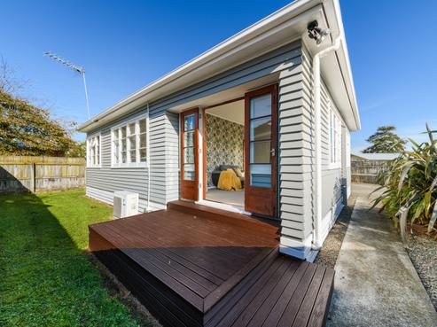 25A Robinson Crescent, Westbrook