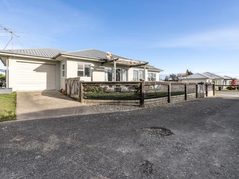 83 Lothian Crescent, Strathern