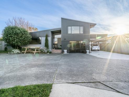 678 Tweed Street, Newfield