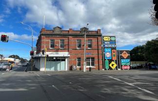 GROUND FLOOR OFFICE WITH PROFILE
