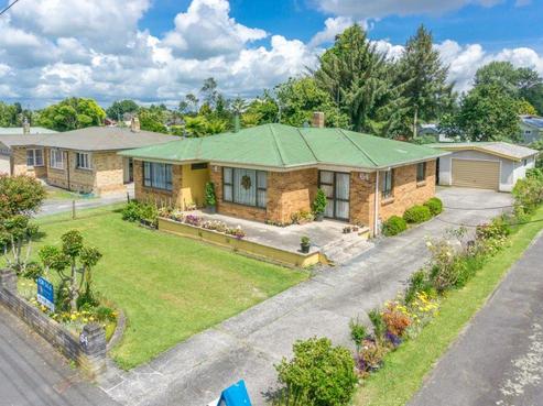 64 Pine Avenue, Melville