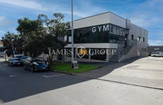 FITTED FREEMANS BAY OFFICE