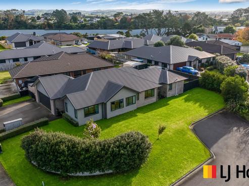 31 Harbour Crest Drive, Waiuku