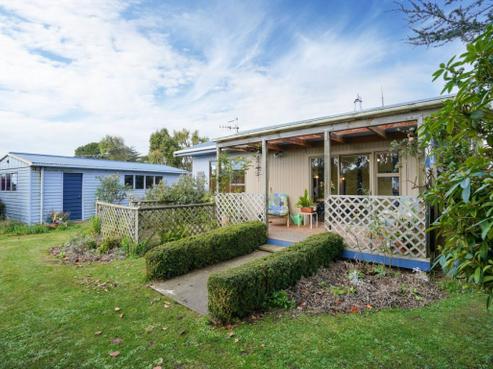 120 Maher Street, Tisbury