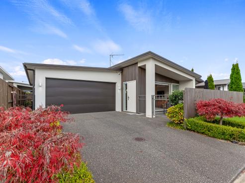 90 Saint Pauls Drive, Brookfield
