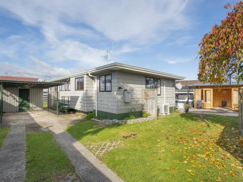 14A College Place, Poike