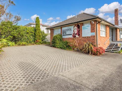 114 Lake Road, Northcote