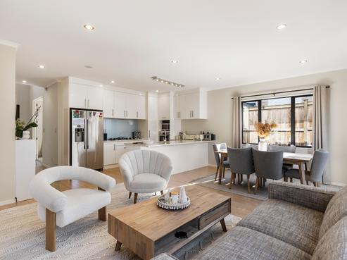 43 Bordeaux Parade, Te Atatu South