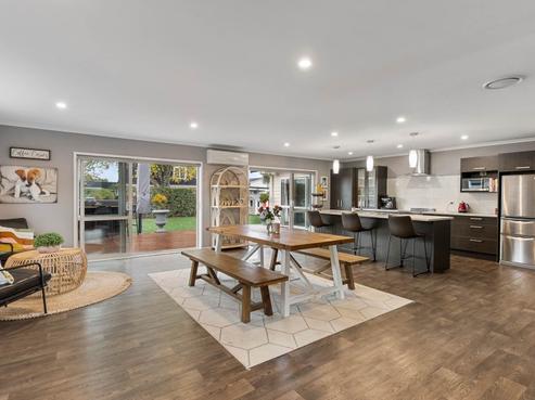 8 Magnolia Avenue, Rosehill